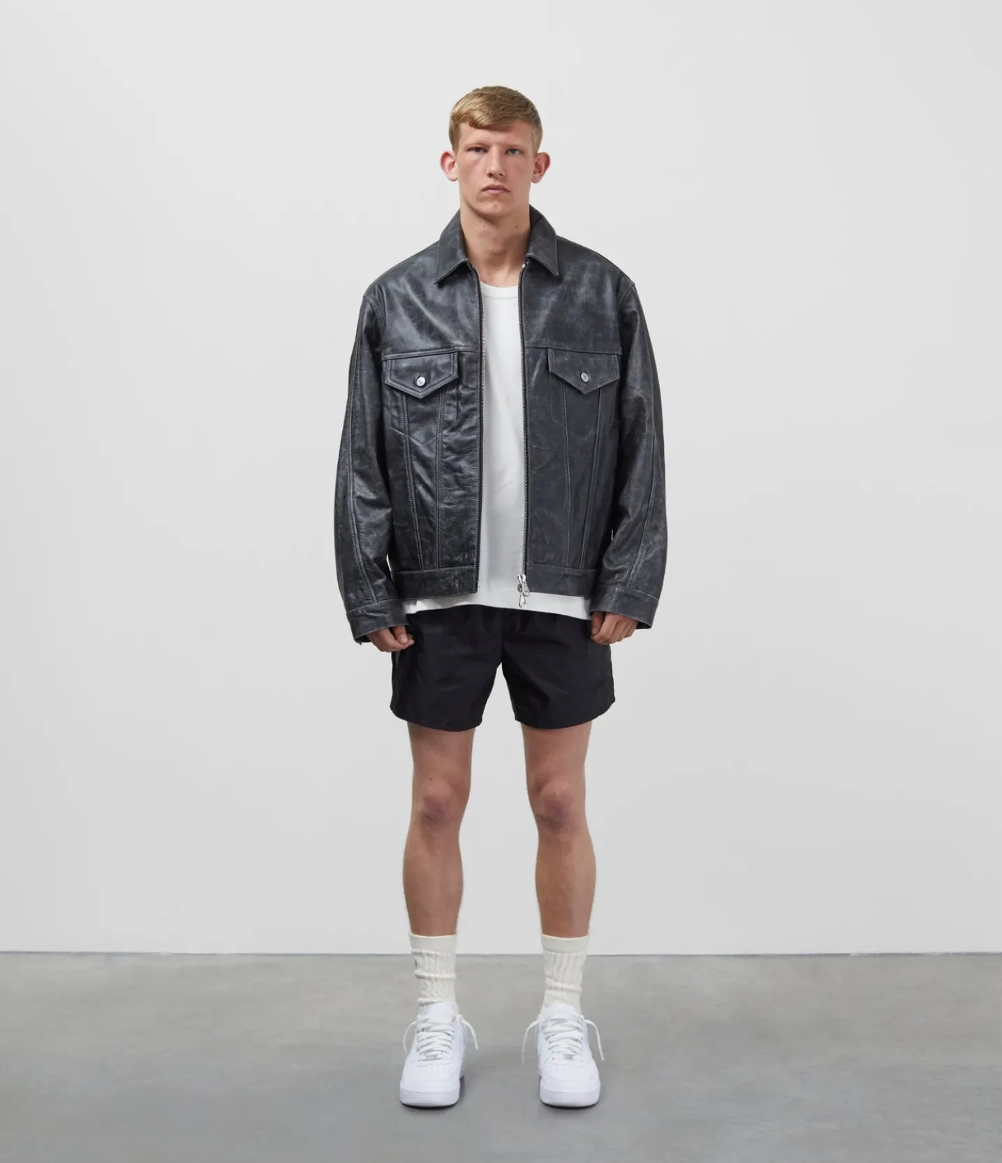 CB CRACKED LEATHER TRUCKER
