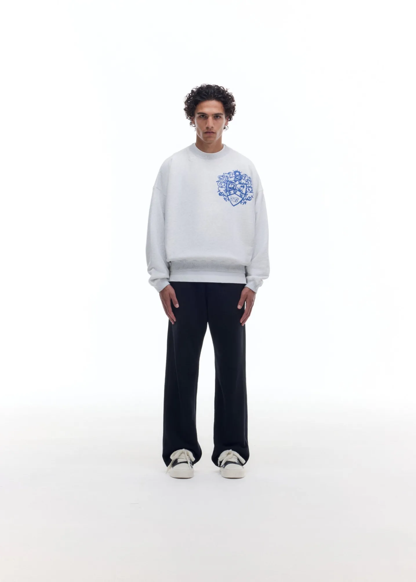 DISTRESSED COLLEGIATE CREST SWEATSHIRT