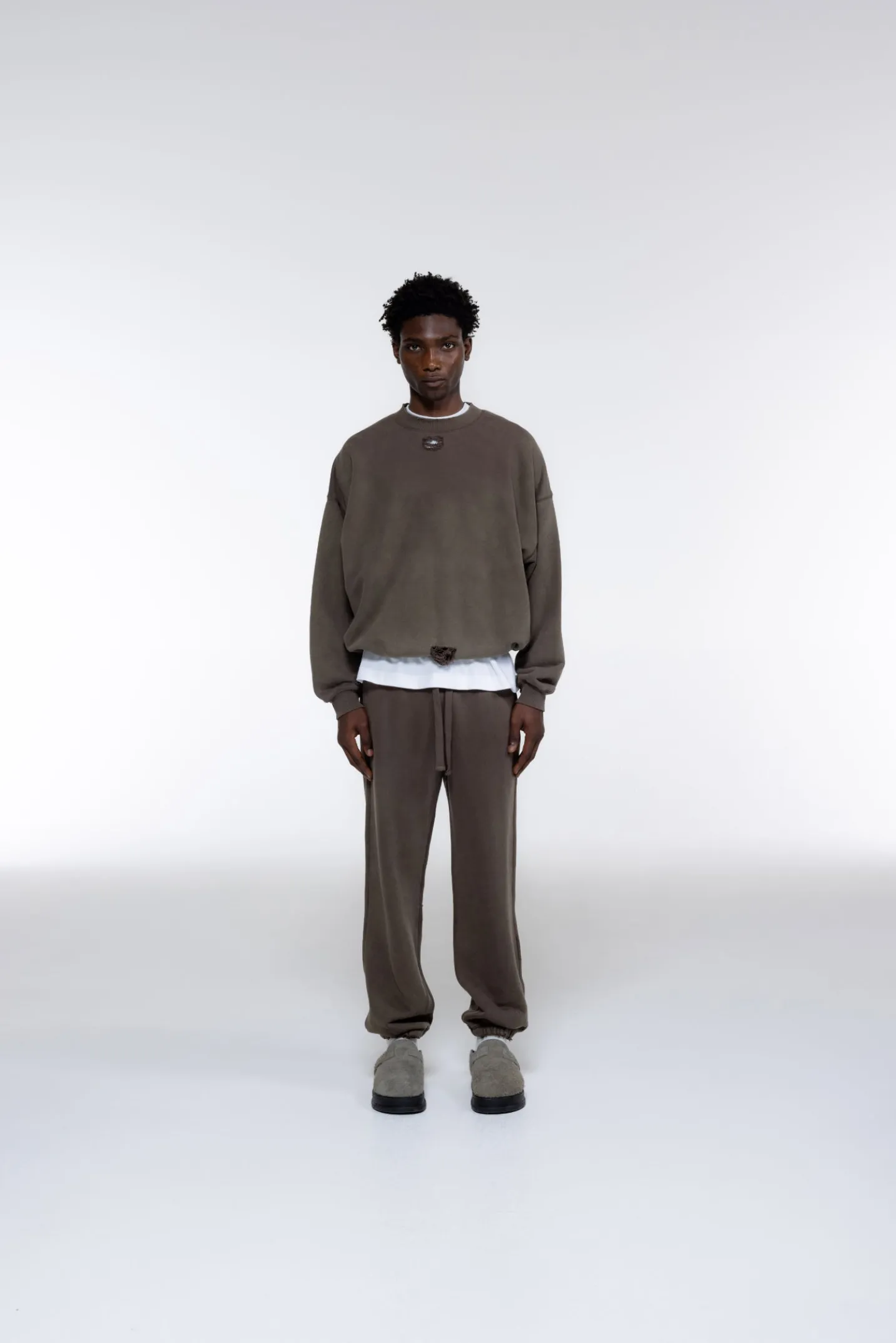 DISTRESSED SWEATPANTS