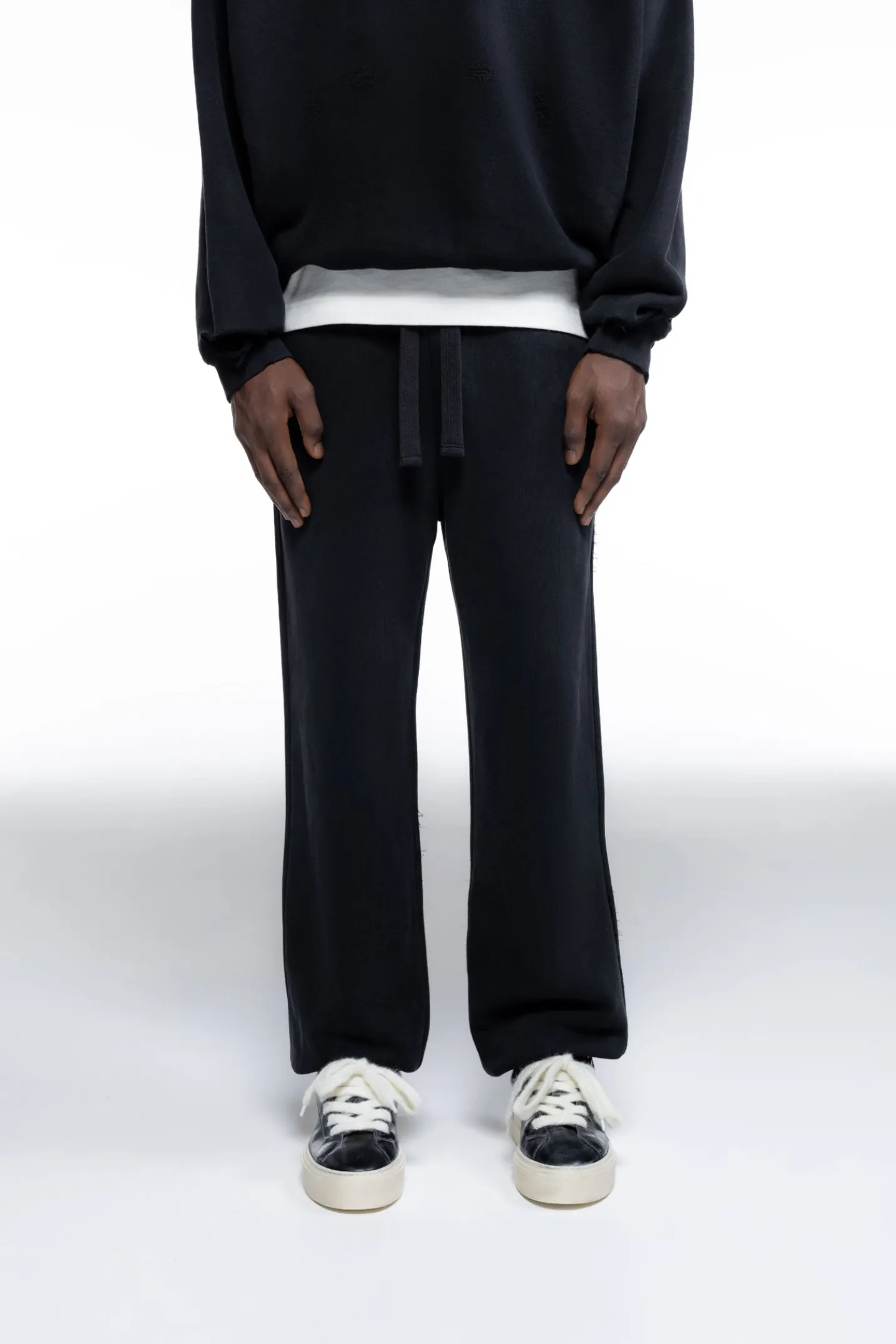 DISTRESSED SWEATPANTS