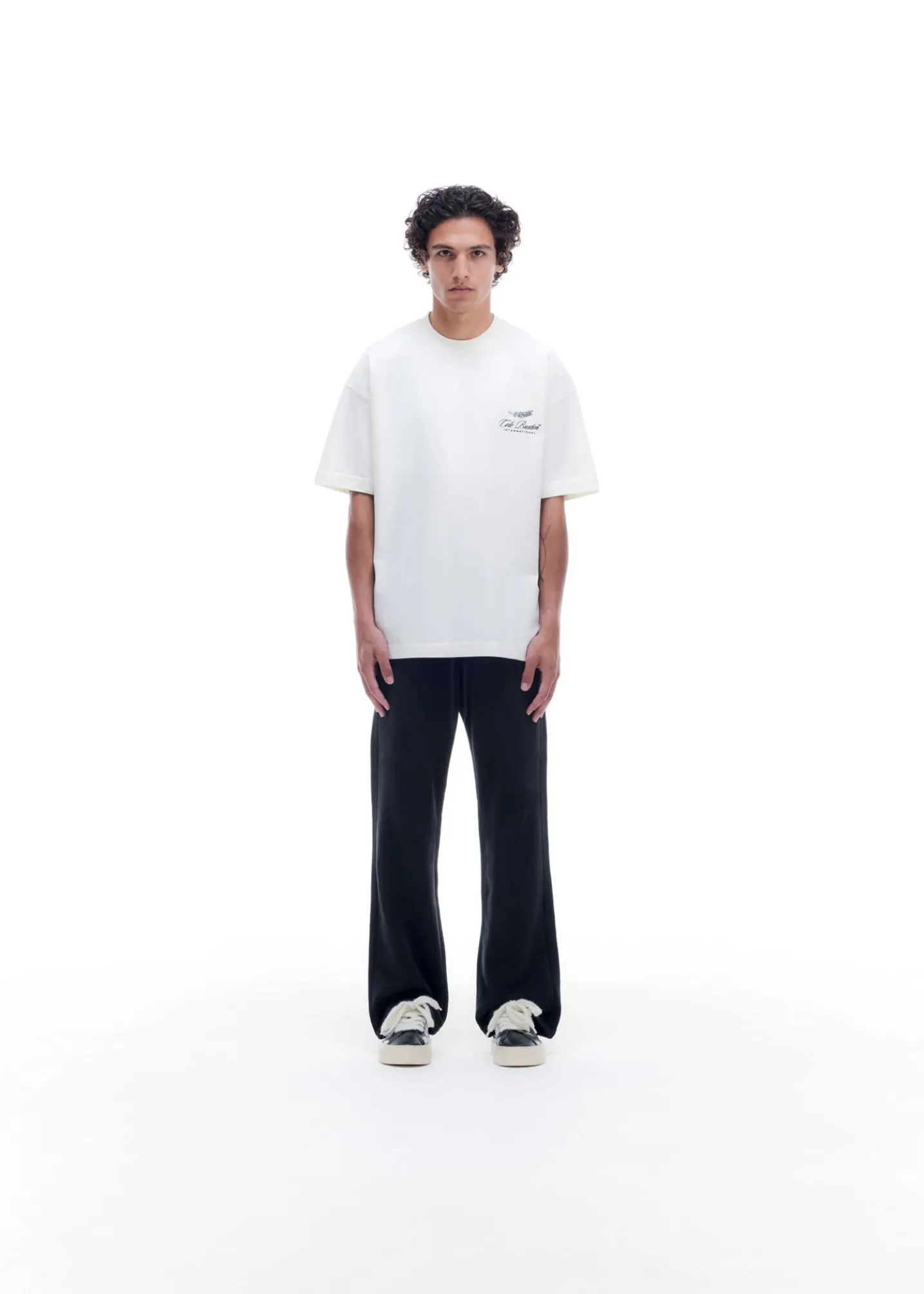 INTERNATIONAL T-SHIRT