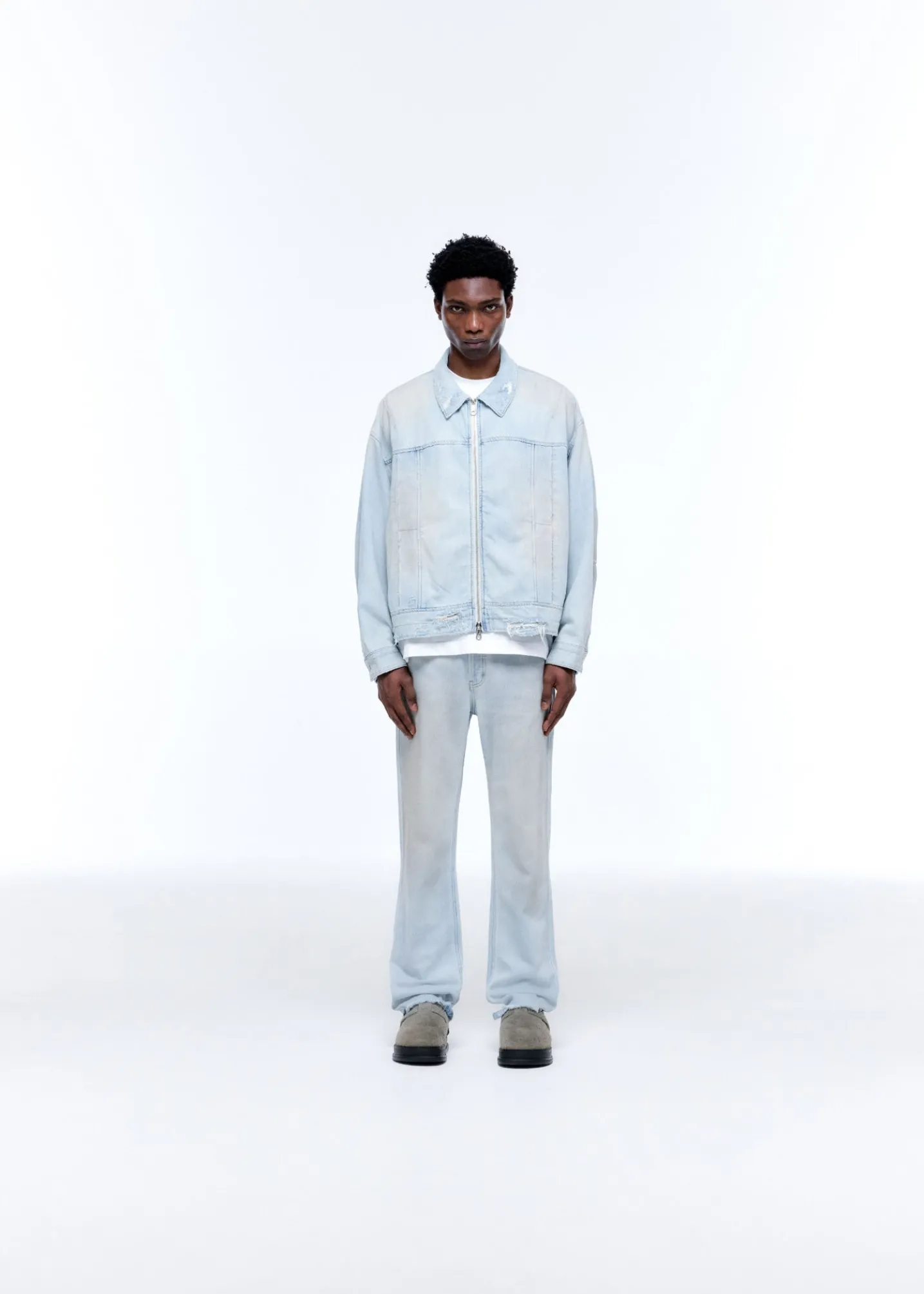 LIGHT WASH DENIM TRUCKER JACKET