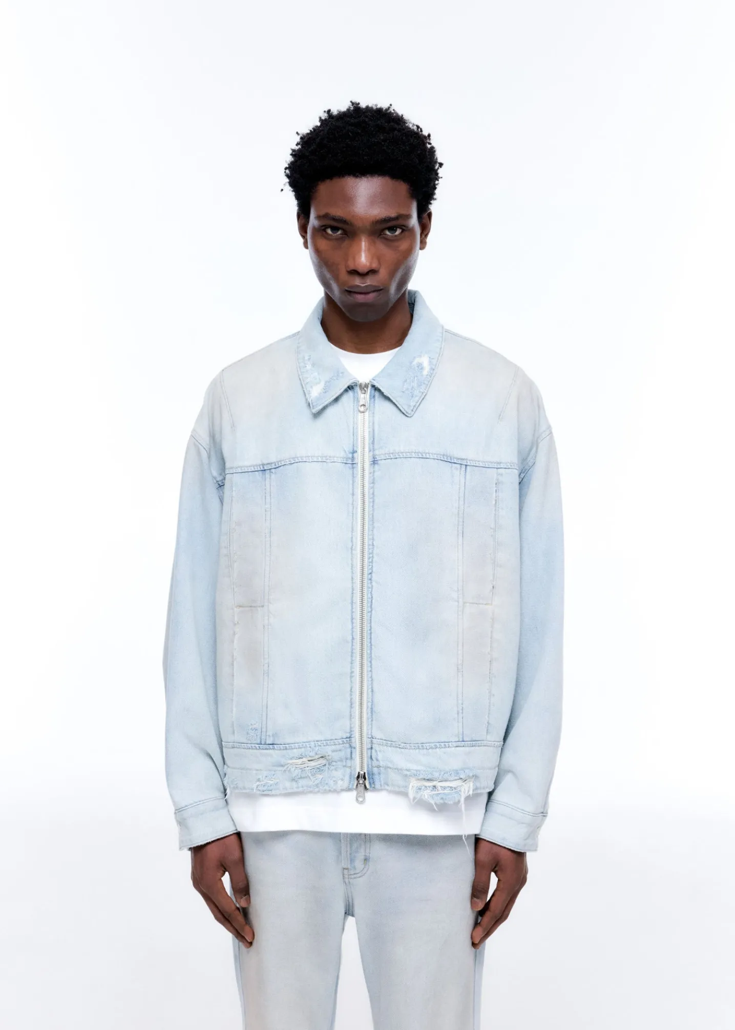 LIGHT WASH DENIM TRUCKER JACKET