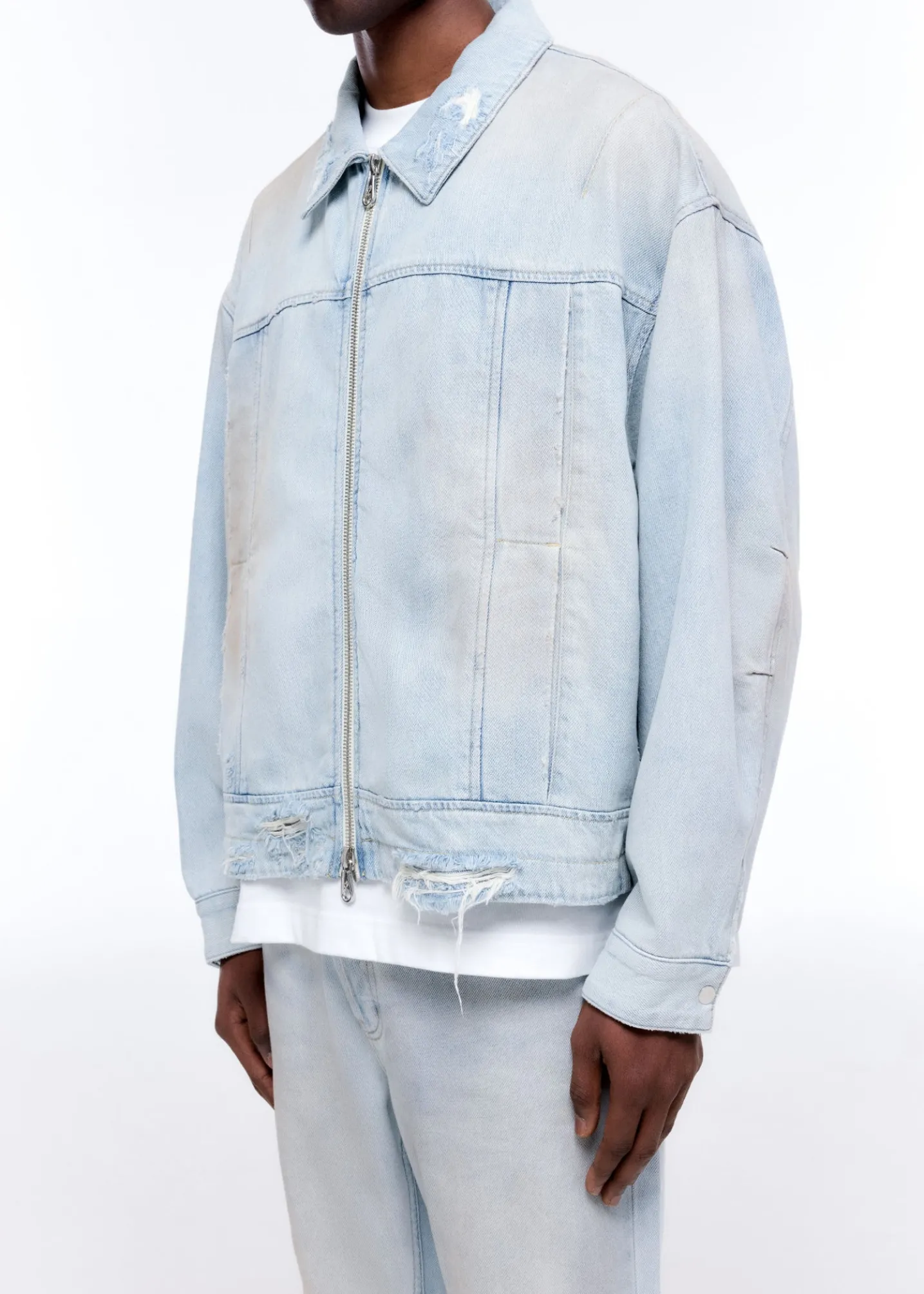 LIGHT WASH DENIM TRUCKER JACKET
