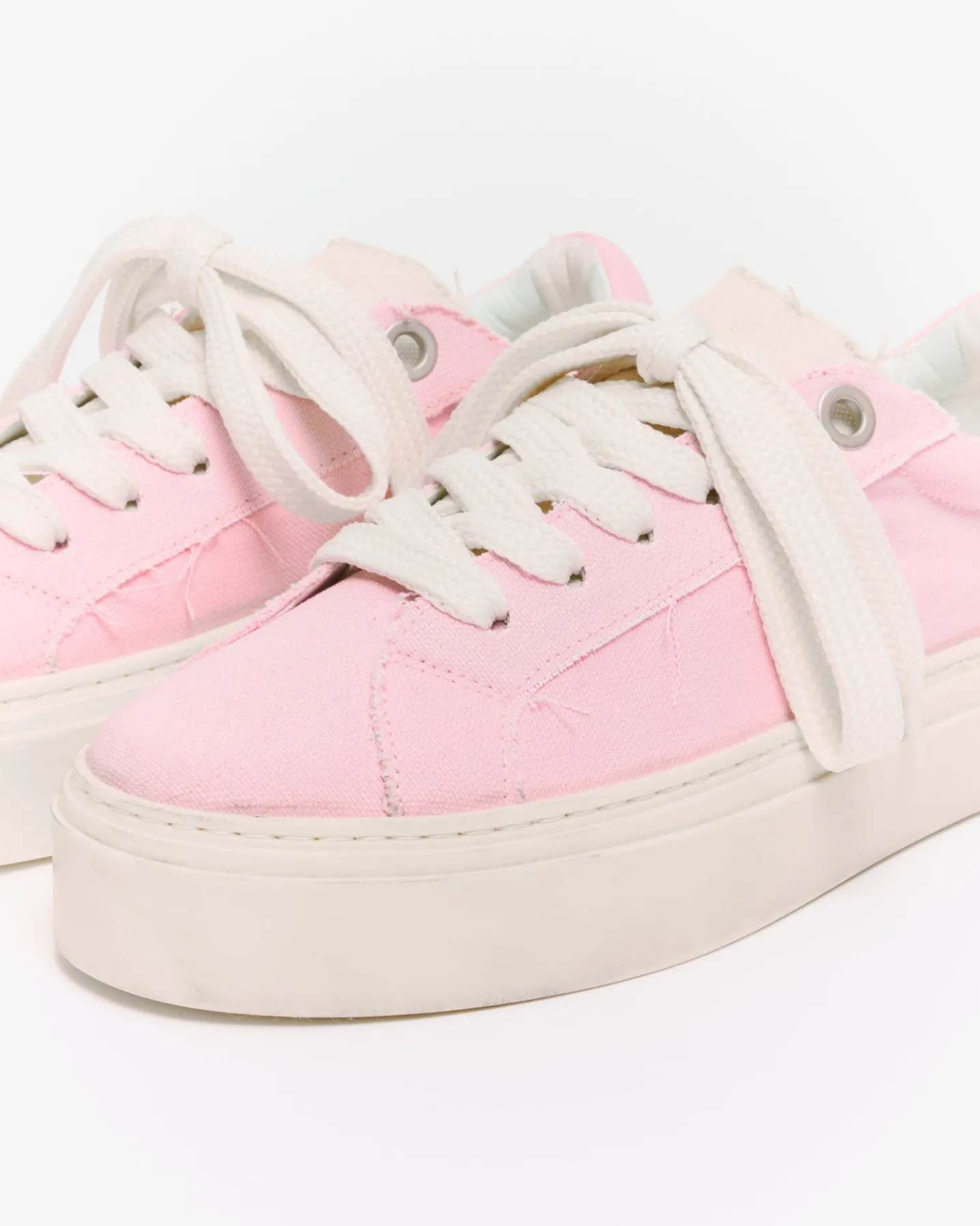 THE VINTAGE WILSON SNEAKER