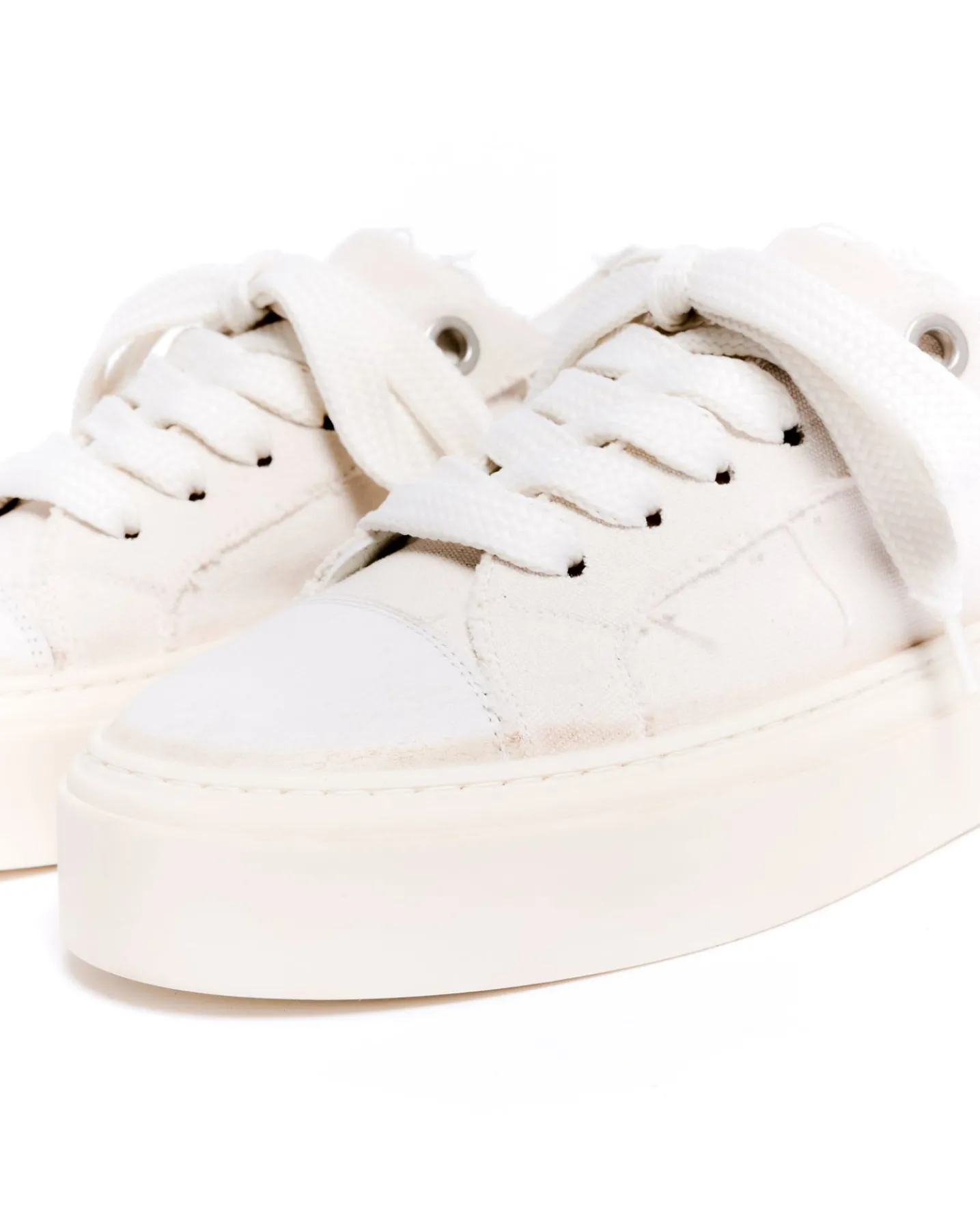 THE VINTAGE WILSON COURT SNEAKER