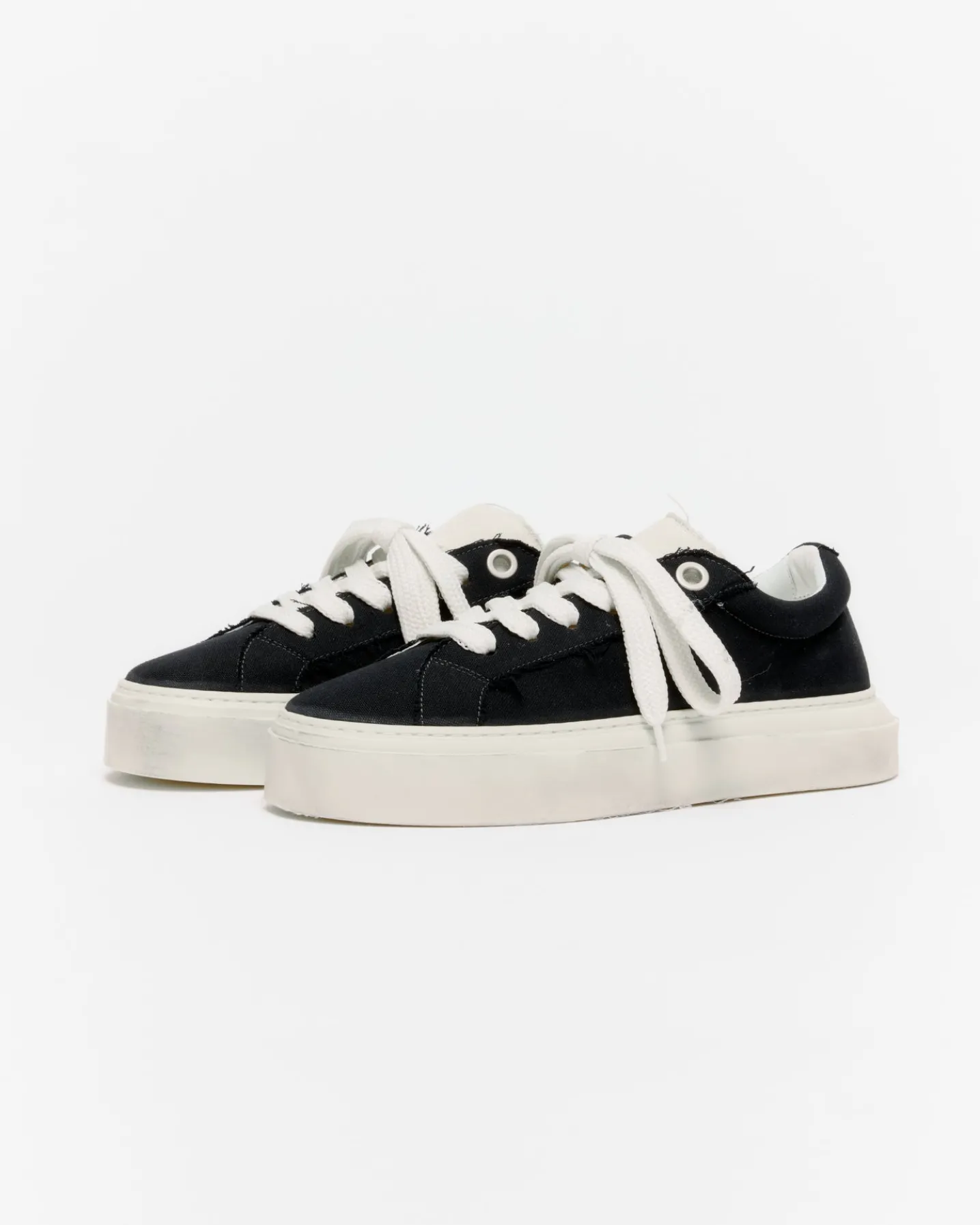 THE VINTAGE WILSON SNEAKER