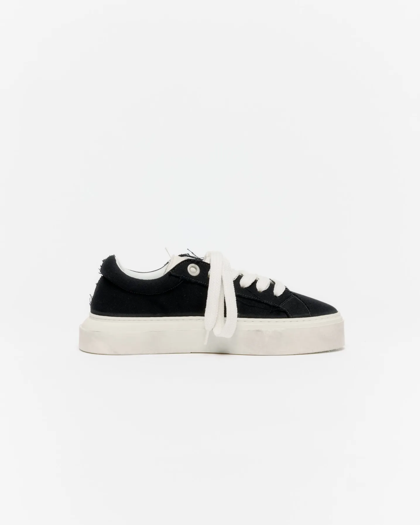 THE VINTAGE WILSON SNEAKER
