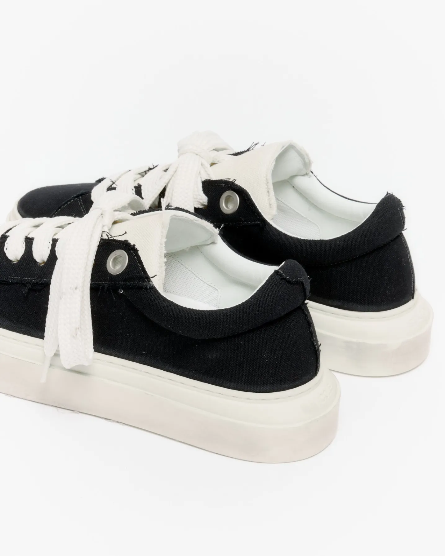 THE VINTAGE WILSON SNEAKER