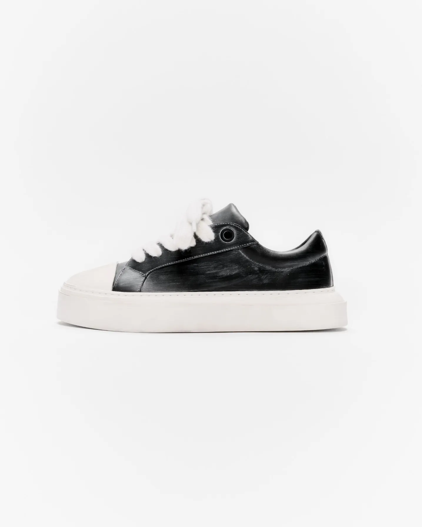 THE WILSON COURT SNEAKER
