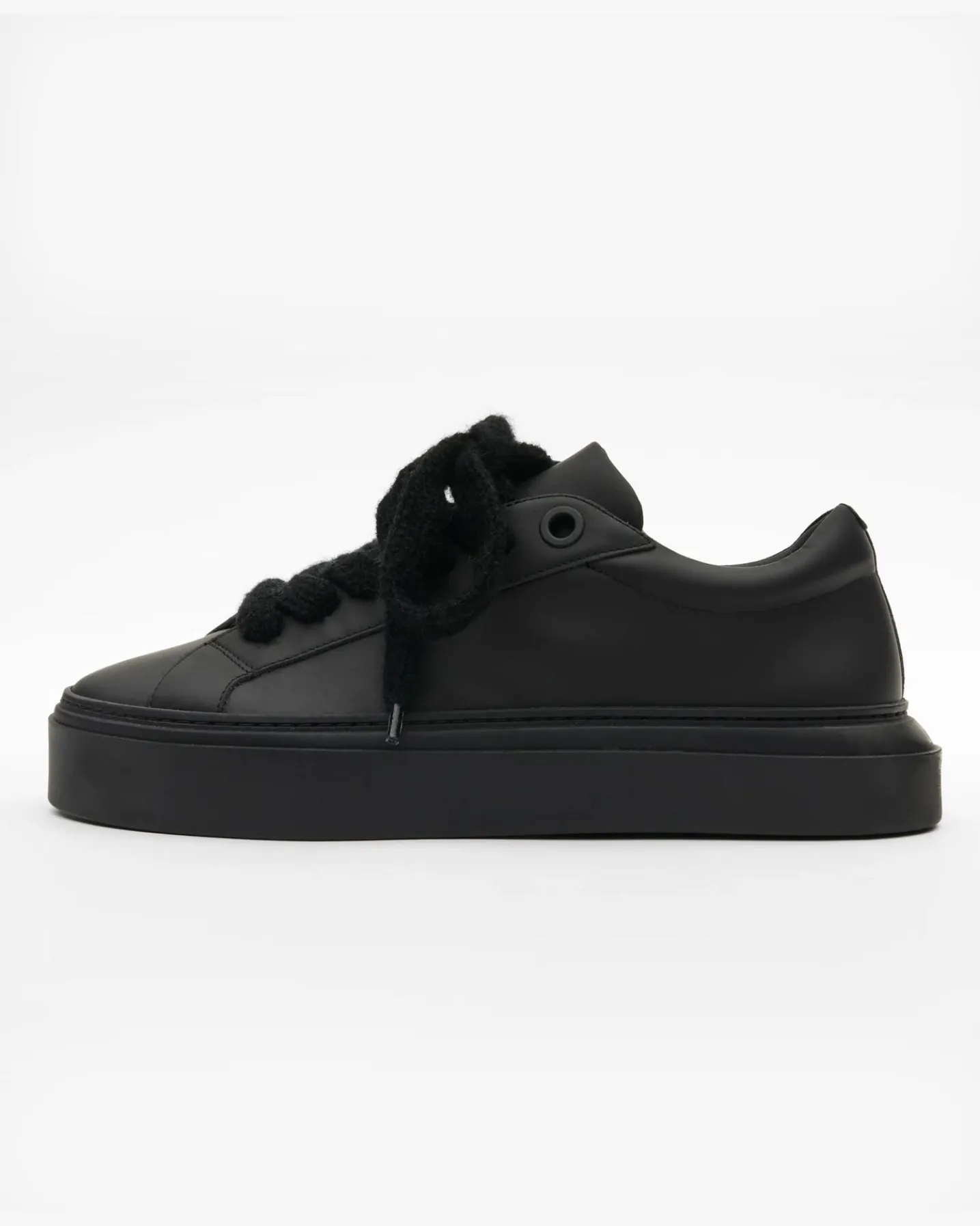 THE WILSON SNEAKER