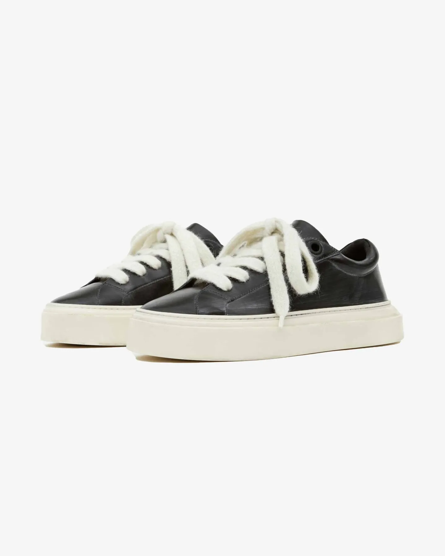 THE WILSON SNEAKER